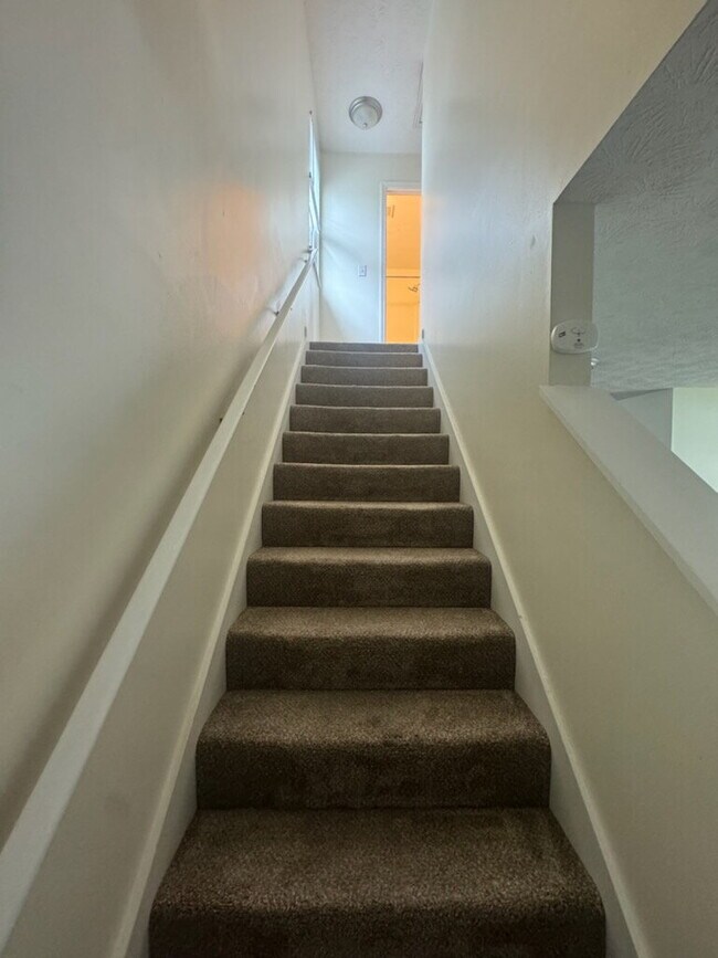 Building Photo - Two Bedroom Townhome