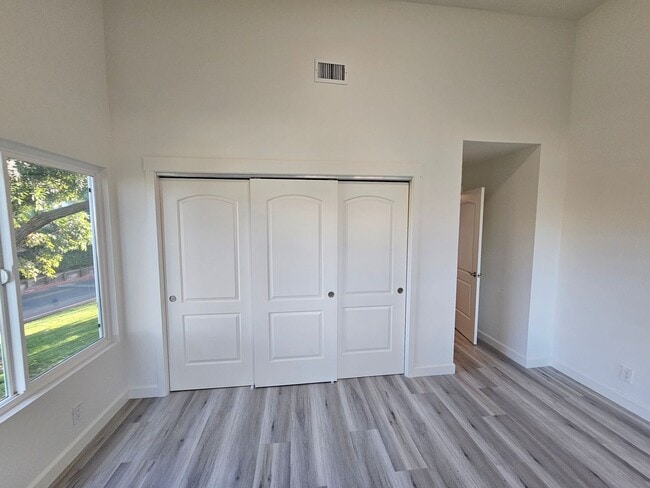 Building Photo - Gorgeous PRIVATE GATED COMMUNITY 3 Bed/2.5 Bath Townhome in Terrace Hills - San Jose