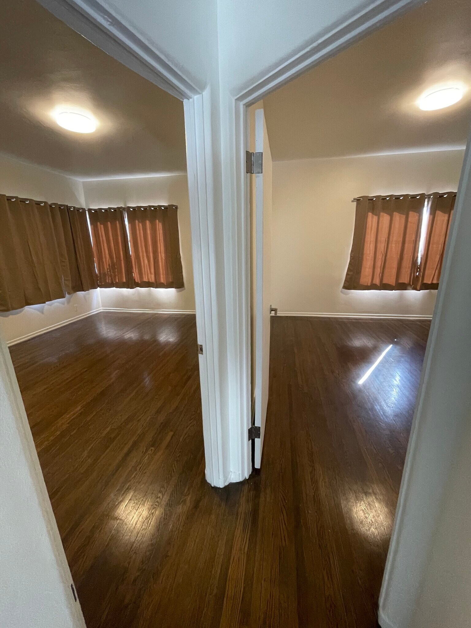 Building Photo - 3043 Hollycrest Dr