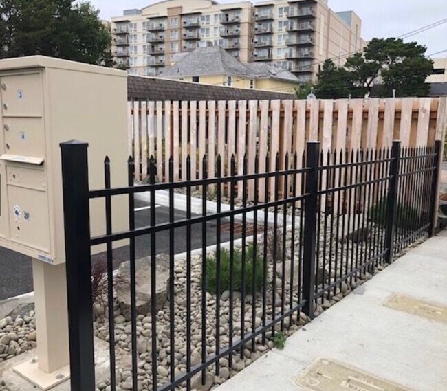 Building Photo - Hermosa Park Fourplex