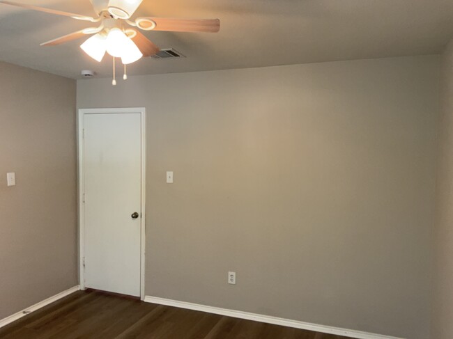 Building Photo - 8517 Gray Shale Dr