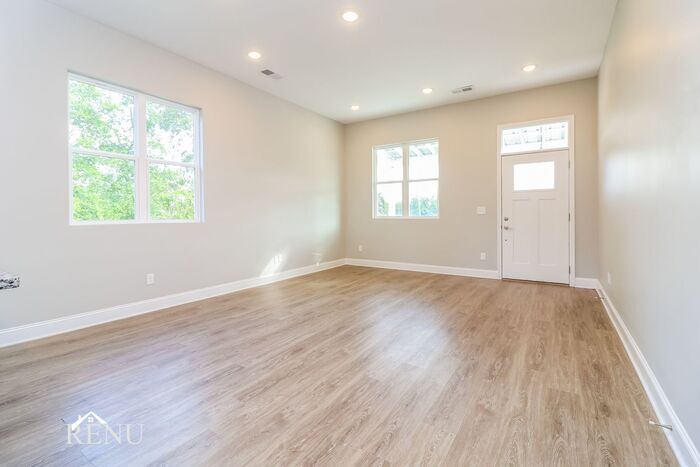 Building Photo - 5377 Lynnland Terrace