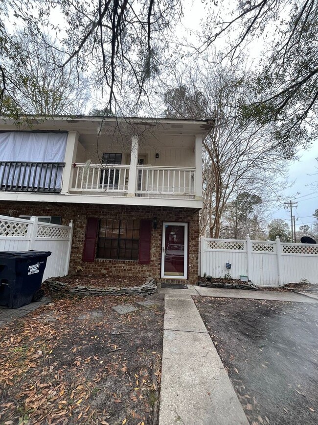 Building Photo - Cute 2Br 1.5Ba Townhome off Old Trolley Road