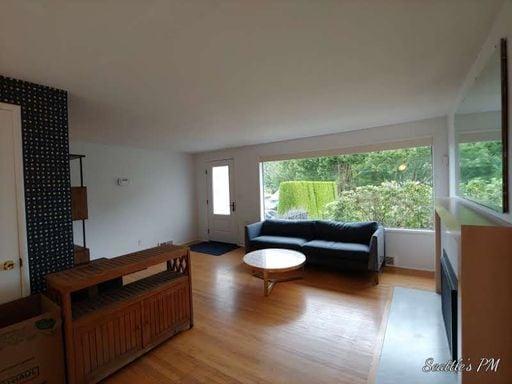 Building Photo - Beautifully Updated Magnolia House- 3 Bedr...