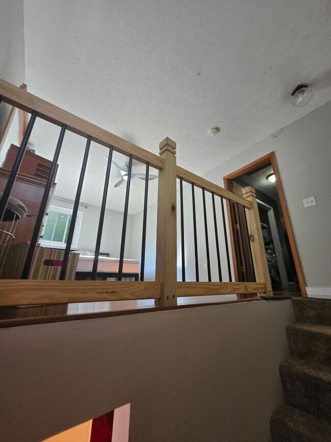 Building Photo - This charming 3-bedroom, 2-bathroom home o...