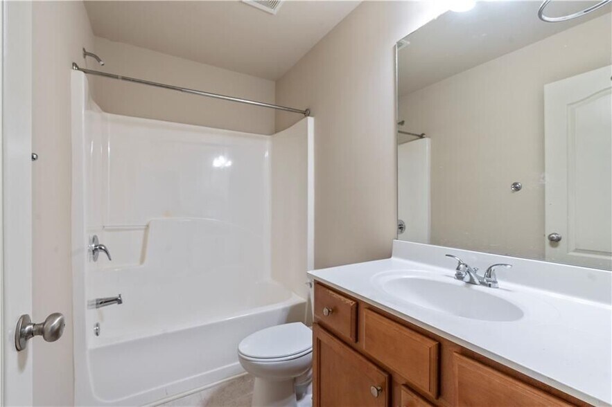 Building Photo - 3879 Brockenhurst Dr