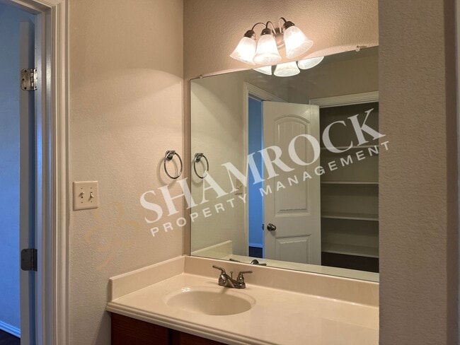 Building Photo - 3 bedroom/2 bath duplex in Midway ISD