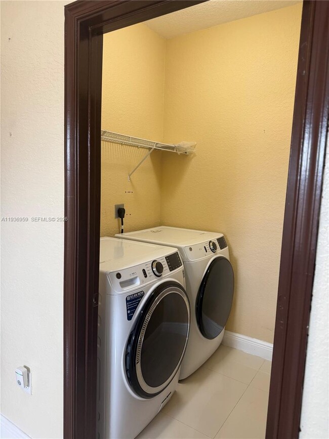 Building Photo - 3951 NE 13th Dr