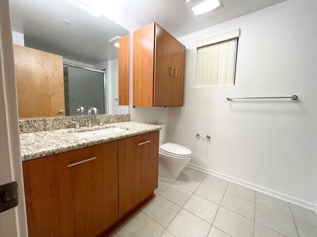 Building Photo - Dogpatch: Exceptional 1 Bed 1.5 Bath Condo @ Esprit Park with Garage Parking and Storage