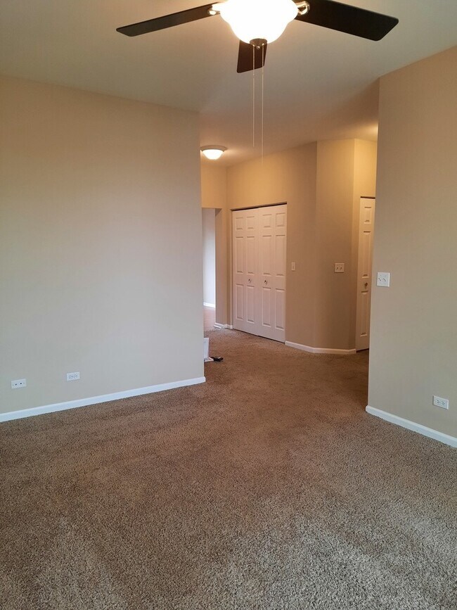 Building Photo - 832 Cherry Creek Dr