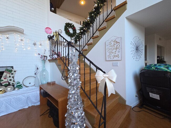 Building Photo - Wonderful Mid Century Home available for lease