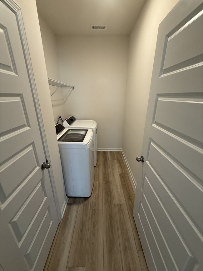 Building Photo - 184 Fair Oak Ln