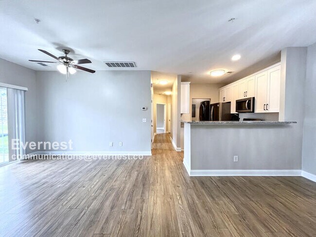Building Photo - 2 Bed & 1 Bath Condo in Nashville! Coming Soon!