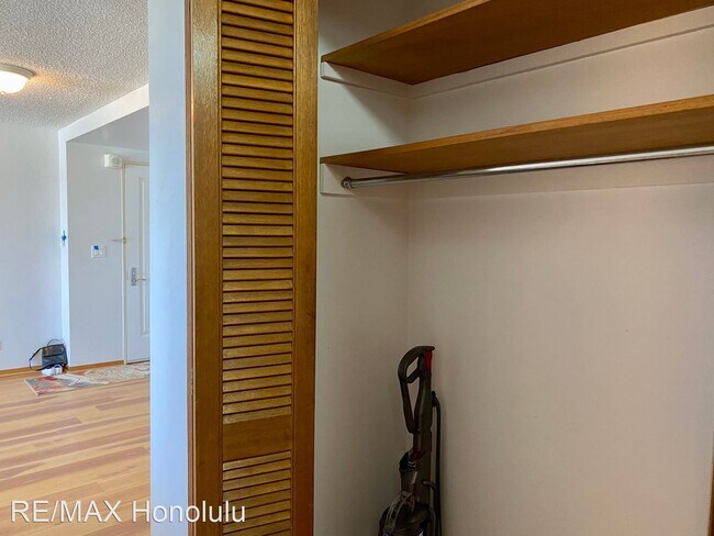Building Photo - 2 br, 2 bath House - 1350 Ala Moana Blvd #...