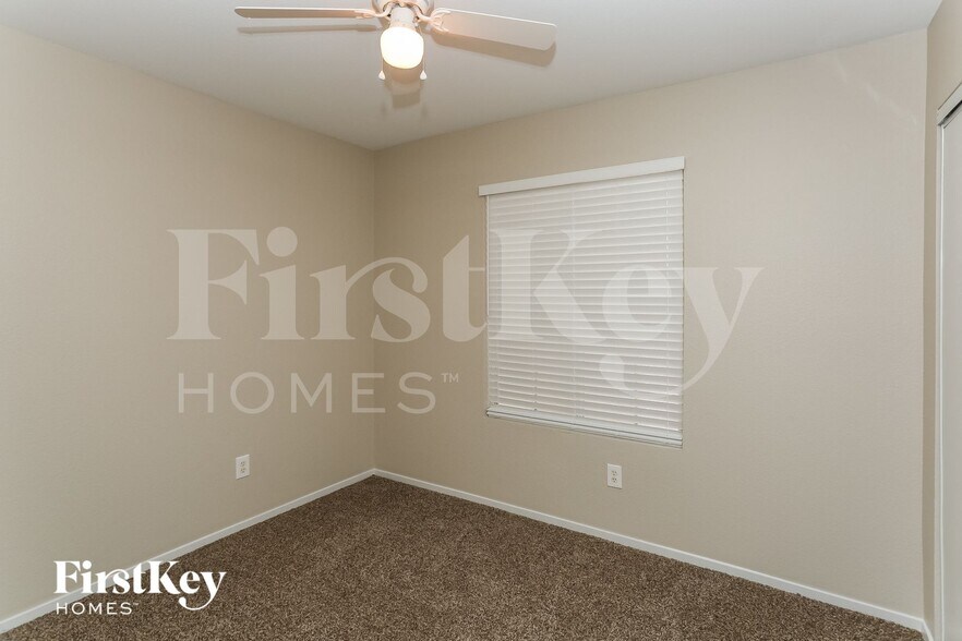 Building Photo - 5508 Crinoline Ave