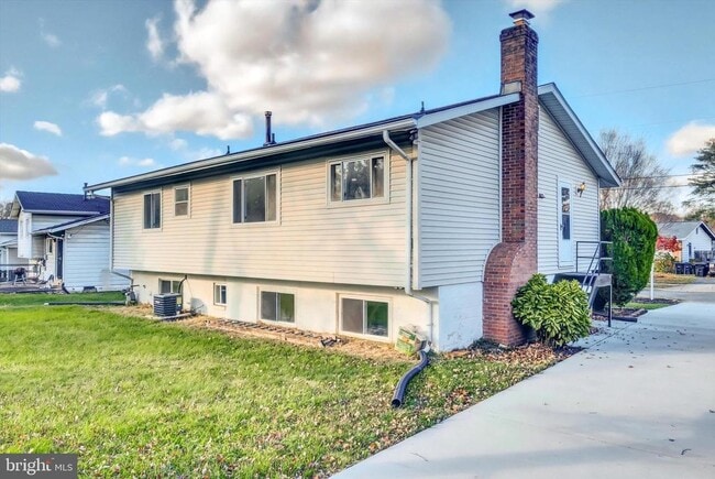 Building Photo - 4224 Kinmount Rd