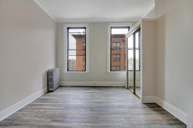 Building Photo - 330 Jackson St
