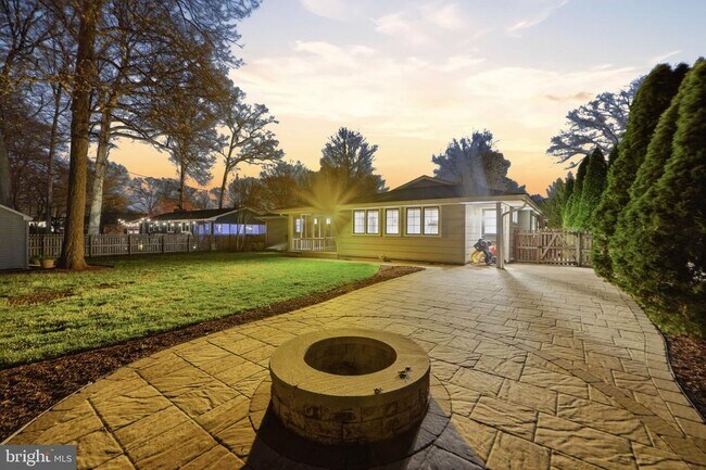 Building Photo - 808 Cottonwood Dr