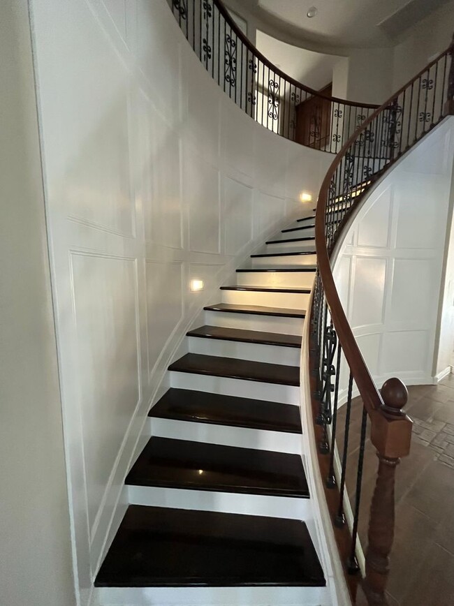 Building Photo - 5 Bedroom Home in the Montelena Neighborho...