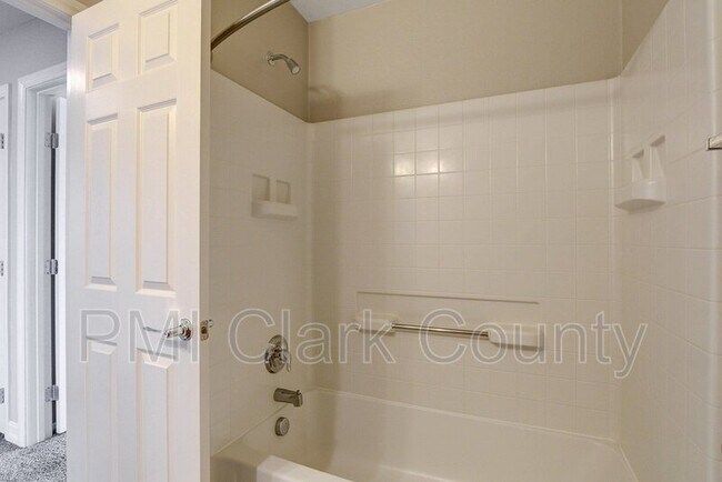 Building Photo - 8912 Ochoa St
