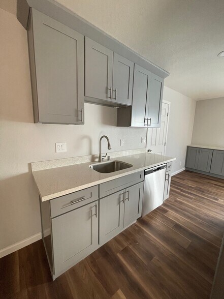 Building Photo - 1501 Berrellesa St