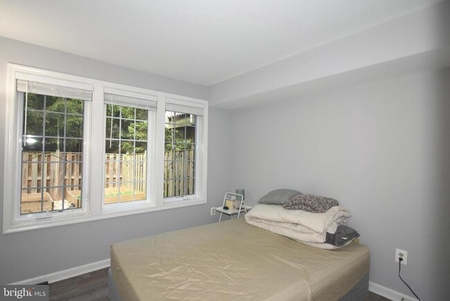 Building Photo - 556 Winding Rose Dr