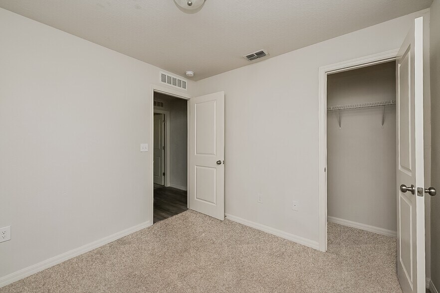 Building Photo - 26485 Wakefield Dr