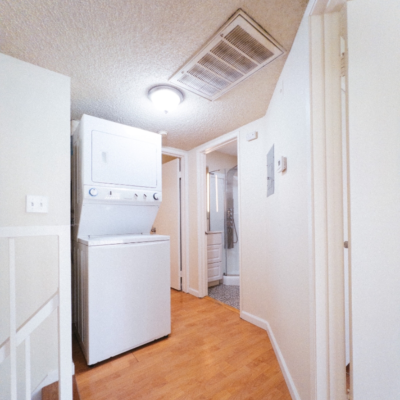 Building Photo - 657 W California Ave