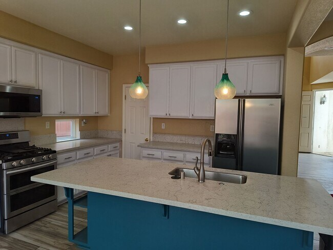 Building Photo - 4 Bedroom 3 Bathroom In Rocklin!