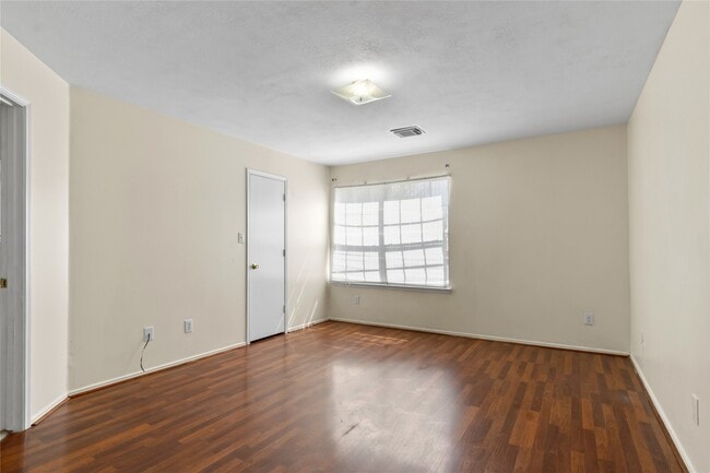 Building Photo - 5815 Clerkenwell Dr