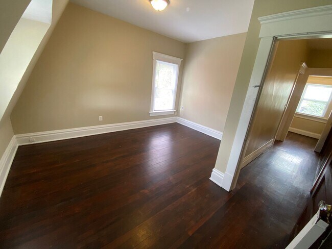 Building Photo - 426 E 15th Ave