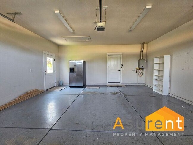 Building Photo - Fully Furnished 2BR/2BA Home in Central Point