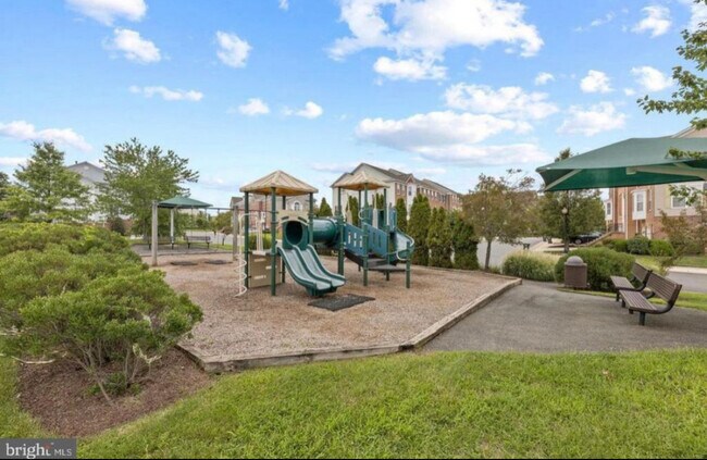 Building Photo - 22542 Maison Carree Square