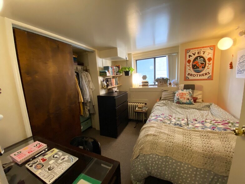 Building Photo - 910 S State St