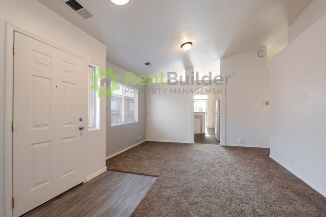 Building Photo - WOW, MOVE IN SPECIAL. $999.00 FIRST FULL MONTHS RENT!! FULLY RENOVATED HOME
