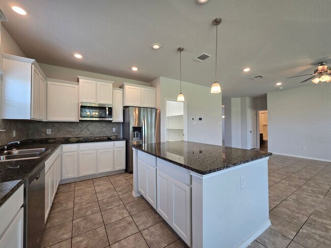 Building Photo - PRICE REDUCTION - AVAILABLE NOW!