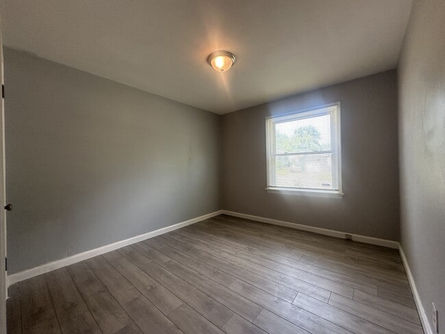 Building Photo - 1426 Comet Dr