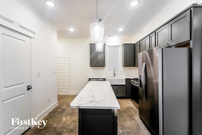 Building Photo - 2076 Elzey Ave