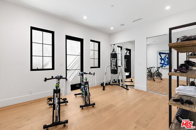 Building Photo - 2565 Patricia Ave