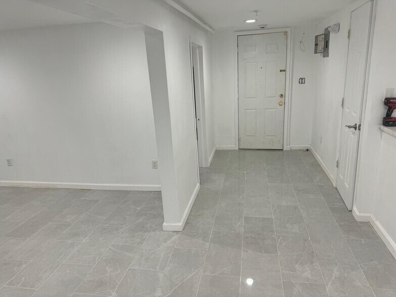 Building Photo - 316 6th St
