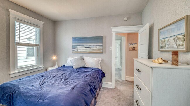 Building Photo - 120 N Newport Ave