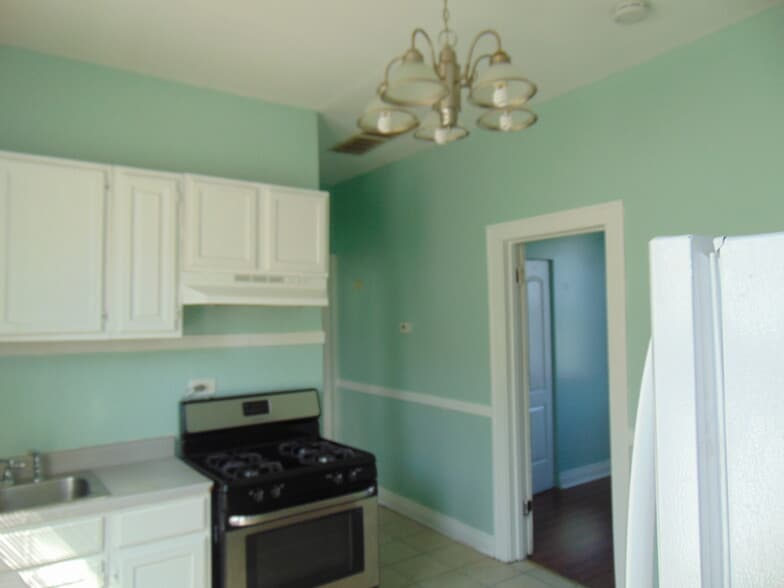 Building Photo - 8353 S Brandon Ave