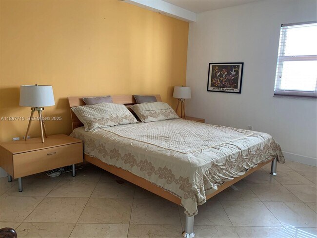 Building Photo - 185 SE 14th Terrace