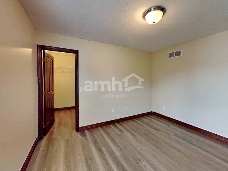 Building Photo - 231 Oakford St
