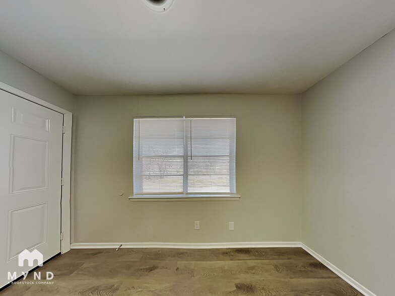 Building Photo - 4245 Larson Ln