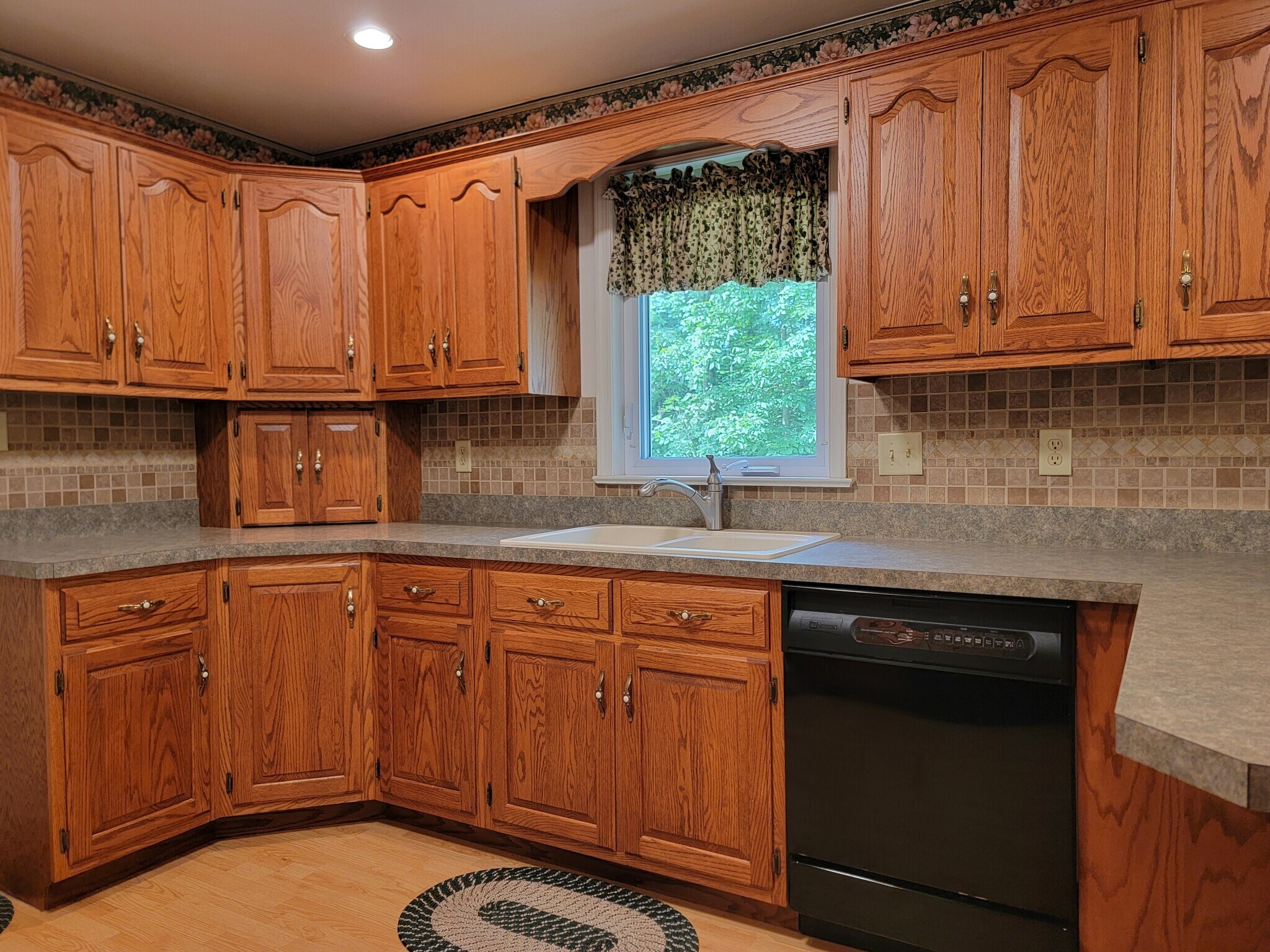 Building Photo - 1331 Woodland Cir