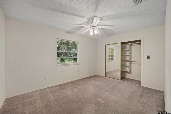 Building Photo - 11933 White Deer Trail