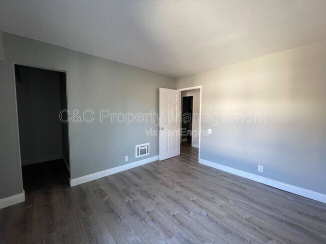 Building Photo - 8075 Caminito de Pizza