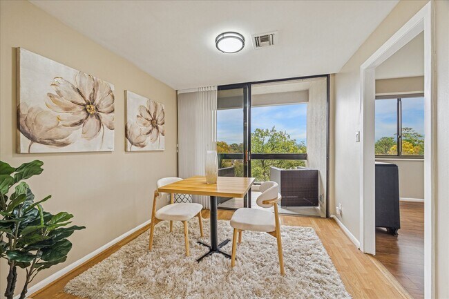 Building Photo - 49 Briar Hollow Ln