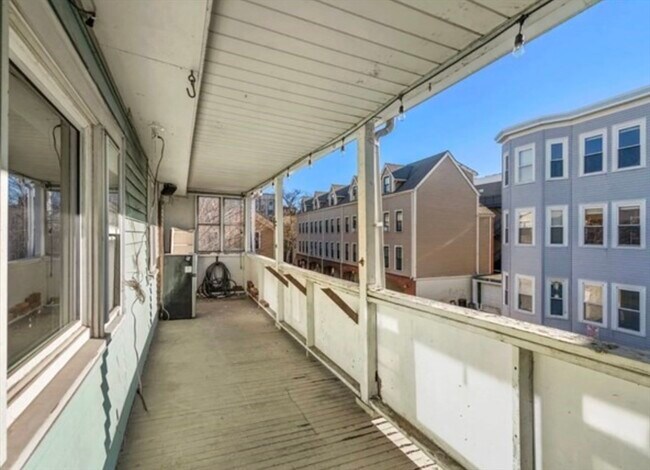 Building Photo - 64 Elm St